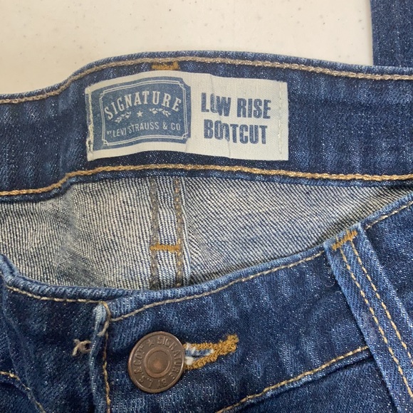 🎉HP🎉Levi’s low rise bootcut Jeans - Picture 5 of 10
